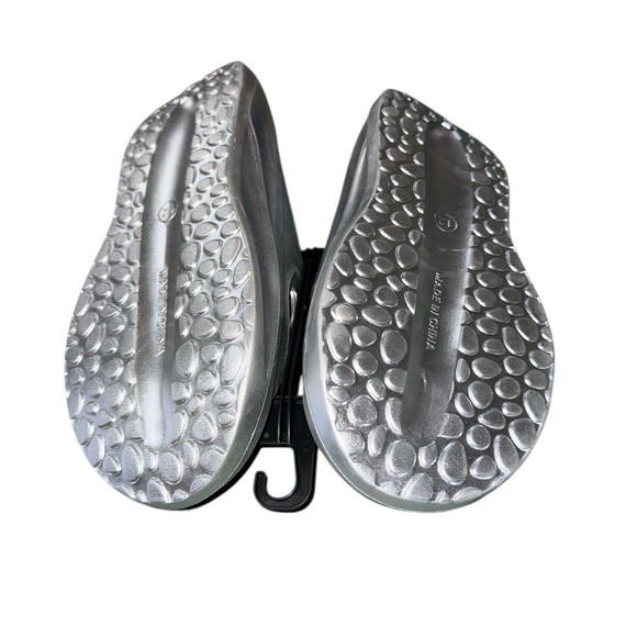 NEW Star Wars Groundup Mens Silver R2-D2 Slides Shoes - Picture 4 of 4